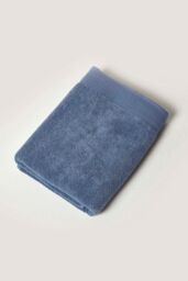 Homescapes Combed Egyptian Cotton Towel 700 GSM in Blue - thumbnail 3