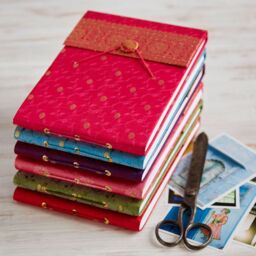 Paper High Medium Sari Fabric Photo Album in Red - thumbnail 3