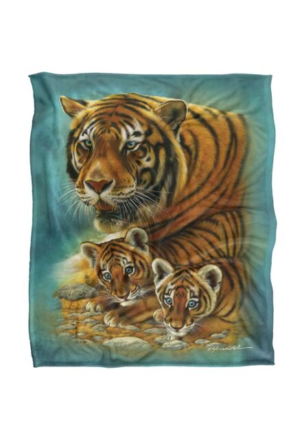 JQ Licensing Rl-Jp Tiger & Cubs Silky Touch Super Soft Throw Blanket 152 X 127 cm in White - image 1