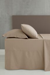 Catherine Lansfield 'Easy Iron Percale' Combed Polycotton 25cm Depth Sheet in Natural - Size: King Fitted
