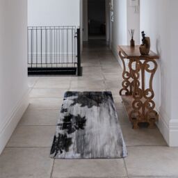Benjamin Tate Design Silver & Black Palm Runner Rug in Natural - Size: 67 cm x 230 cm - thumbnail 3