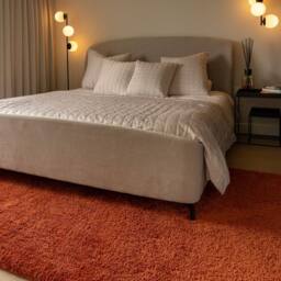 Kukoon Machine Washable Shaggy Rug Luxury Pile Terracotta Bedroom Mat in Burnt Orange - Size: 200 cm x 290 cm - thumbnail 3