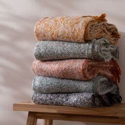 Furn Weaver Woven Herringbone Throw in Gold - thumbnail 4