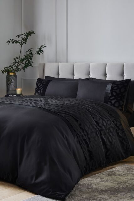 Catherine Lansfield Lattice Cut Velvet Duvet Set in Black - Size: Double - image 1