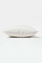 Homescapes Luxury Soft Velvet Cushion in Cream - Size: 30 cm x 50 cm - thumbnail 4