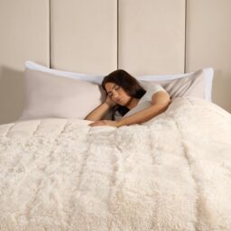 OHS Fluffy Fleece Sensory Sleep Therapy Weighted Blanket 150 x 200 cm 8kg in Cream - Size: 125 cm x 180 cm - thumbnail 2