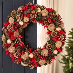 Dibor 50cm Giant Canterbury Christmas Wreath with Stag Wreath Hanger in Red - thumbnail 2