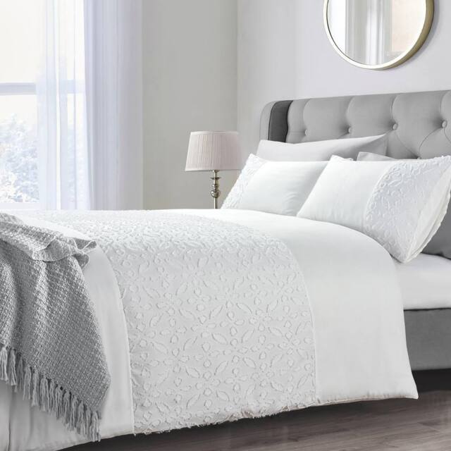 Intimates Tufted Design Duvet Cover & Pillowcase Set in White, Machine Washable in White - Size: Single