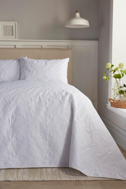 Serene 'Butterfly Garden' Pinsonic Soft Touch Duvet Cover Set in White - Size: Double - image 1
