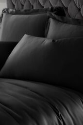 Catherine Lansfield Silky Soft Satin Duvet Set in Black - Size: Single - thumbnail 2
