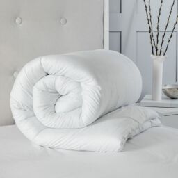 Snug City Autumn 10.5 Tog Microfibre Soft Like Down Duvet + 2 Pillows With Non Allergenic Hollowfibre Filling in White - Size: Double