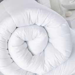 Snug City Autumn 10.5 Tog Microfibre Soft Like Down Duvet + 2 Pillows With Non Allergenic Hollowfibre Filling in White - Size: Double - thumbnail 4