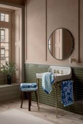 English Heritage 'St John's Trellis Turquoise' Cotton Towel in Turquoise - Size: Bath Sheet - thumbnail 2