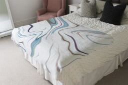 Benjamin Tate Design Blue Rippled Marble Blanket in Natural - Size: 120 cm x 150 cm - thumbnail 3