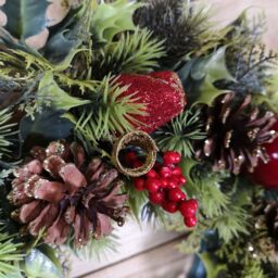 Samuel Alexander Premier 45cm Indoor / Outdoor Christmas Wreath Decoration - Red & Green - thumbnail 2