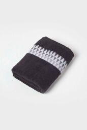 Homescapes Geometric 100% Cotton Towel in Black - thumbnail 3