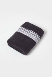 Homescapes Geometric 100% Cotton Towel in Black - thumbnail 5