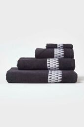 Homescapes Geometric 100% Cotton Towel in Black - thumbnail 1