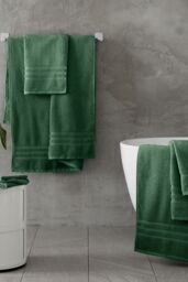 Catherine Lansfield 'Zero Twist' Cotton Bath Sheet Pair in Dark Green - thumbnail 4