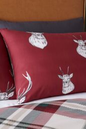 Catherine Lansfield 'Munro Stag' Check Duvet Set in Red - Size: King - thumbnail 3