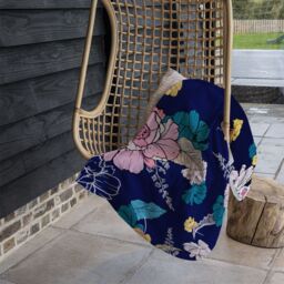Benjamin Tate Design Pink Flowers On Navy Blanket in Natural - Size: 120 cm x 150 cm - thumbnail 4