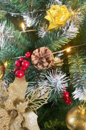 Neo 2.1 m 7 ft Christmas Xmas Tree Flocked Snowy Effect Fake Pine Cone Red Berries Metal Stand Flocked Tips in Dark Green - Size: 7ft - thumbnail 5