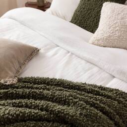 Yard Ulsmere Boucle Fringed Throw in Dark Green - Size: 130 cm x 180 cm - thumbnail 6