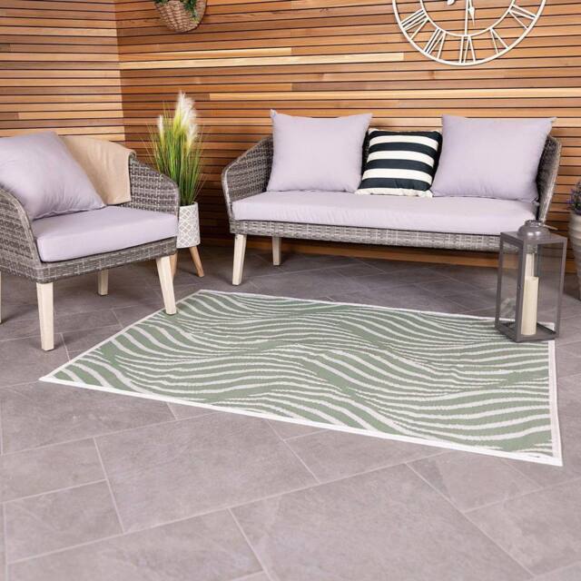 Charles Bentley Lightweight Waterproof Indoor/Outdoor Rug in Green - Size: 120 cm x 170 cm - image 1