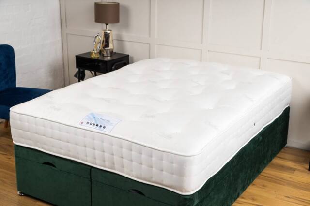 UK Bed Furniture Chester Wool 2000 Pocket Mattress in White - Size: Single - image 1