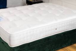 UK Bed Furniture Chester Wool 2000 Pocket Mattress in White - Size: Single - thumbnail 2