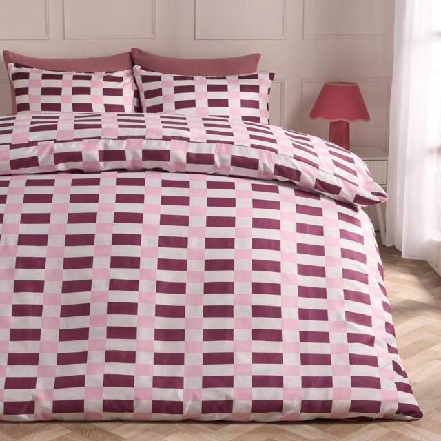 OHS Checkerboard Bedding Set Microfibre Duvet Cover with Pillowcase in Burgundy - Size: King - image 1