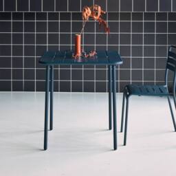 sweeek 2-seater Square Steel Garden Table in Navy - thumbnail 3