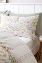 Dreams & Drapes 'Edith' Easy Care Ditsy Floral Print Duvet Cover Set in Lilac - Size: King - thumbnail 2