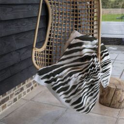 Benjamin Tate Design Zebra Stripes Blanket in Natural - Size: 120 cm x 150 cm - thumbnail 4