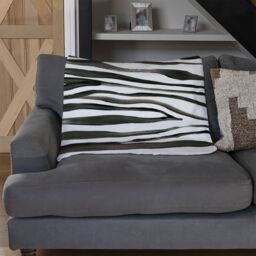 Benjamin Tate Design Zebra Stripes Blanket in Natural - Size: 120 cm x 150 cm - thumbnail 2