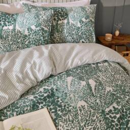 Wylder Topiary Reversible Floral Duvet Cover Set in Green - Size: King - thumbnail 2