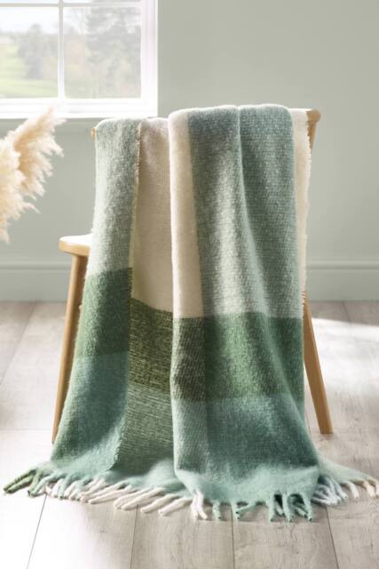 Catherine Lansfield 'Check' Blanket Throw in Green - Size: 130 cm x 170 cm - image 1