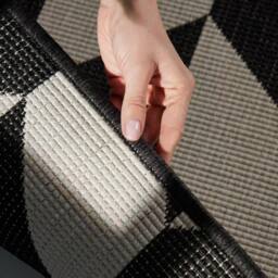 Ted Baker Terrick Reversible Indoor Outdoor Rug Chevron Design in Black - Size: 200 cm x 300 cm - thumbnail 8