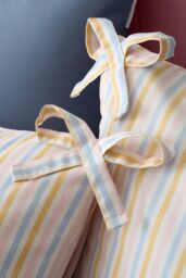 Catherine Lansfield 'Brighton Stripe' Bow Trim Duvet Cover Set - Size: King - thumbnail 4