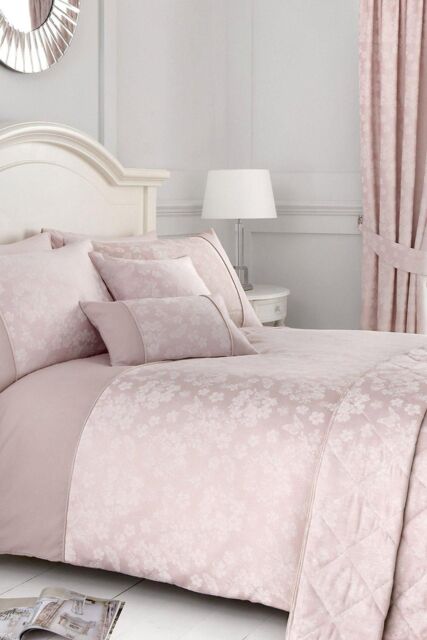 Dreams & Drapes 'Blossom' Premium Woven Jacquard Floral Blossom Duvet Cover Set in Rose - Size: Super King