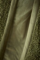 Catherine Lansfield 'So Soft Velvet Boucle' Blanket Throw in Olive - Size: 130 cm x 170 cm - thumbnail 2
