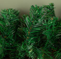 Samuel Alexander 2.7m x 20cm Plain Green Christmas Garland with 260 Tips - Size: 2.7m x 20 cm - thumbnail 4
