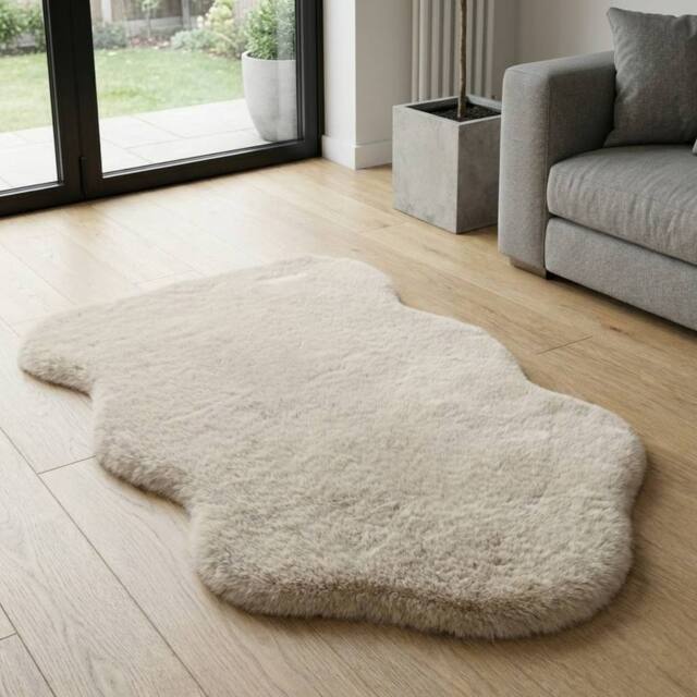 Garden Greatness Soft Touch Faux Fur Rug in Off-White - Size: 45 cm x 75 cm