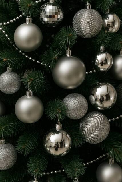 Neo Set of 36 Christmas Tree Ornaments Baubles Set in Silver - image 1