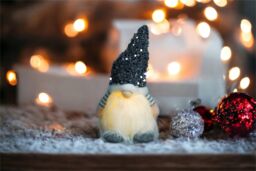 Netagon Battery Operated Light Up Glitter Gonk- Silver in White - thumbnail 3
