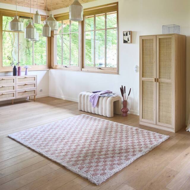 sweeek Old Pink & Cream Checkerboard Interior Rug - Size: 160 cm x 230 cm - image 1
