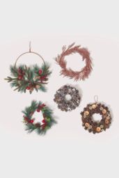 Homescapes Round Metal Hoop Traditional Christmas Wreath in Green - thumbnail 5