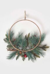 Homescapes Round Metal Hoop Traditional Christmas Wreath in Green - thumbnail 4