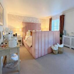 Stratus Interiors Modern Lined Panel Bed with Integrated TV Lift - Divan Ottoman Storage in Pink - Size: Super King