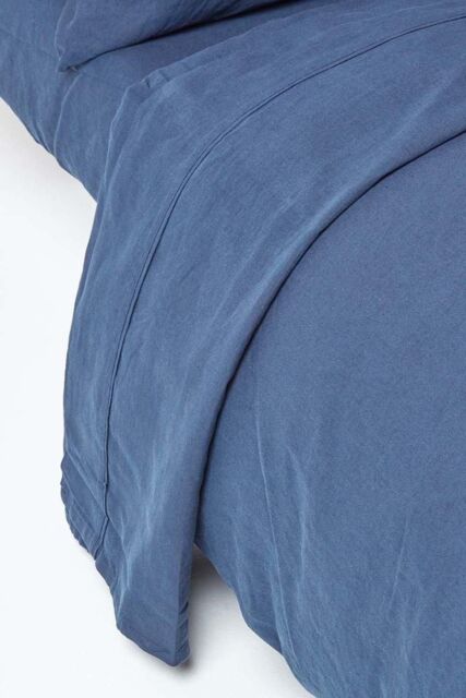 Homescapes Luxury Soft Linen Flat Sheet in Navy - Size: Super King Flat - image 1